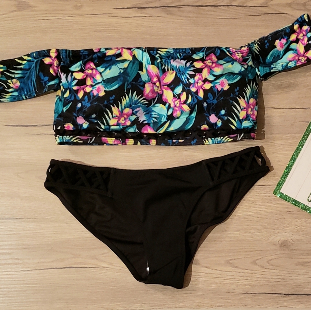 Victoria's Secret Very Sexy Swimwear Boho Crop Top & Black Bottom Size S 4-6 NWT